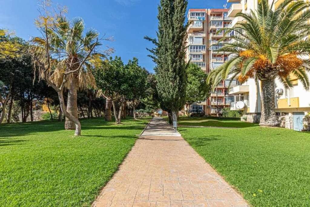 797 Holiday Rentals - Equipado Estudio Cerca Del Parque La Paloma 베날마데나코스타 외부 사진