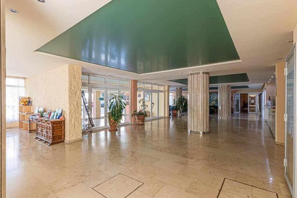 797 Holiday Rentals - Equipado Estudio Cerca Del Parque La Paloma 베날마데나코스타 외부 사진